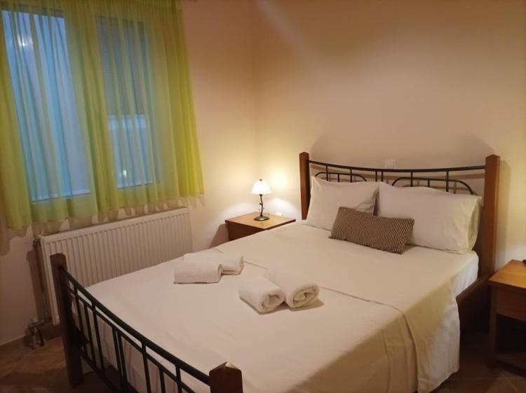 Lourantos Bayside Apartments Vathy  Bagian luar foto