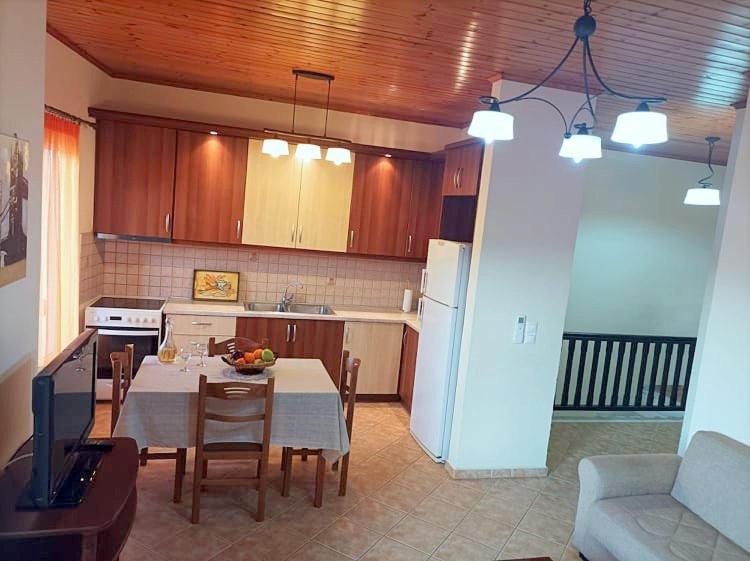 Lourantos Bayside Apartments Vathy  Bagian luar foto