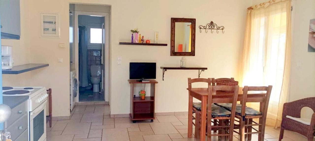 Lourantos Bayside Apartments Vathy  Bagian luar foto