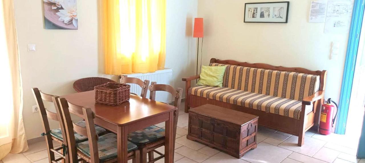 Lourantos Bayside Apartments Vathy  Bagian luar foto